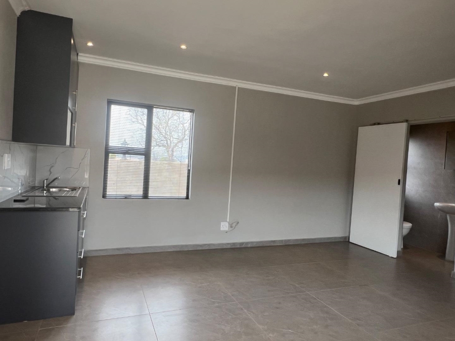 To Let 8 Bedroom Property for Rent in Bethanie North West
